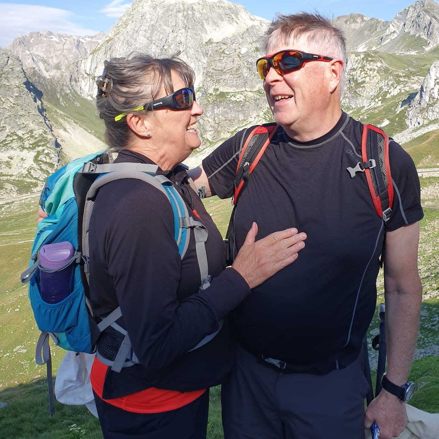 Two Eyesnug wearers enjoying a mountain hike together